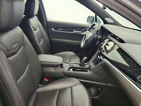 Used 2025 Cadillac XT6 Premium Luxury image 25
