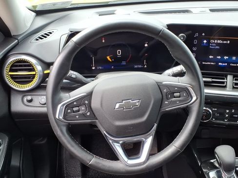 Used 2025 Chevrolet Trax ACTIV FWD image 19