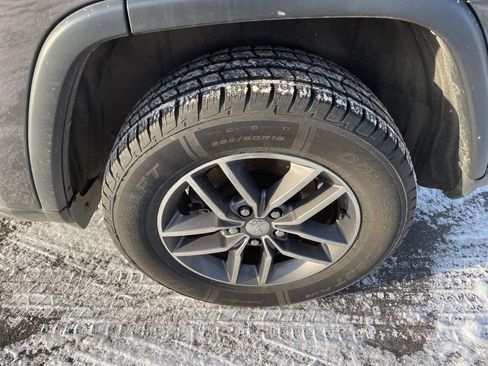 Used 2018 Jeep Grand Cherokee Limited image 10