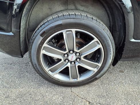 Used 2018 GMC Acadia Denali w/ Technology Package image 40