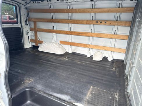 Used 2015 GMC Savana 2500 RWD image 18