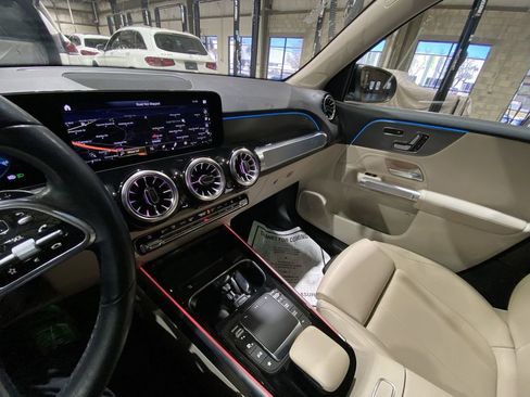 Certified 2023 Mercedes-Benz EQB 250+ w/ Exclusive Package image 8