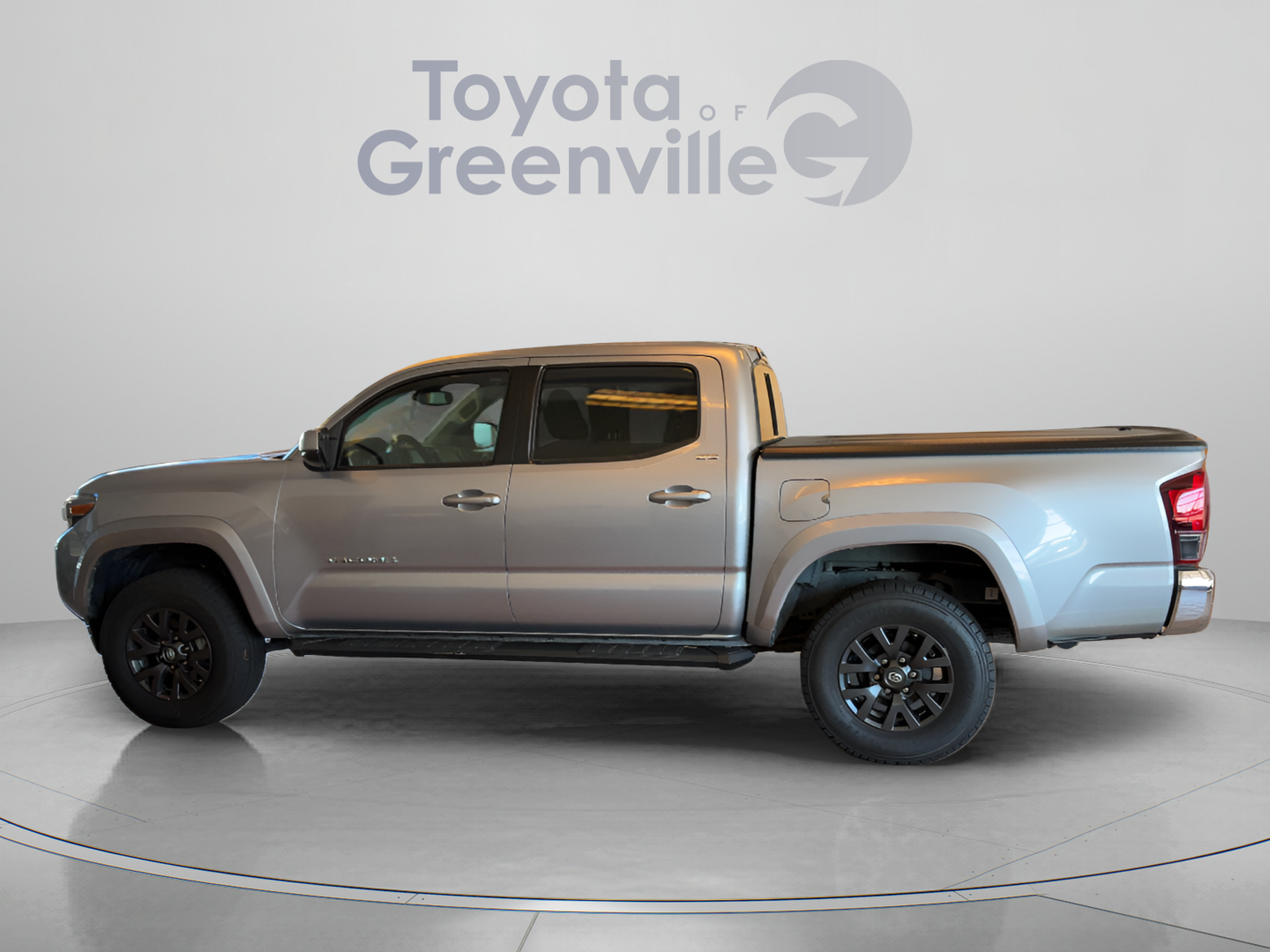 Used 2020 Toyota Tacoma SR5 RWD image 2
