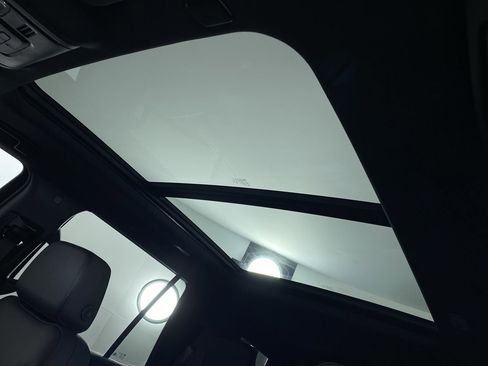 Used 2024 Chevrolet Tahoe Z71 w/ Luxury Package image 11