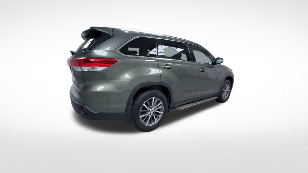 Used 2019 Toyota Highlander XLE AWD/4WD image 8