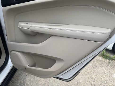 Used 2011 Cadillac SRX Luxury FWD image 31