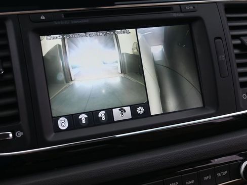 Used 2016 Kia Sedona SX Limited image 31