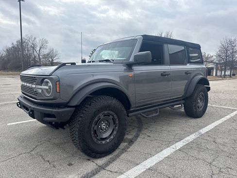 Used 2024 Ford Bronco Badlands image 2