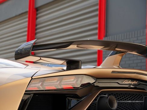 Used 2020 Lamborghini Aventador SVJ AWD/4WD image 3