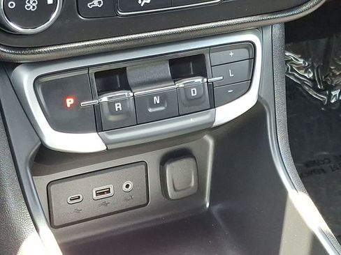 Used 2024 GMC Terrain SLE AWD/4WD image 23