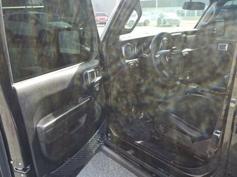 Used 2023 Jeep Gladiator Sport AWD/4WD image 9