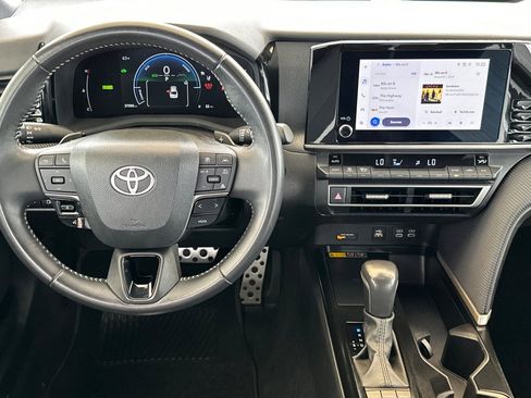 Used 2025 Toyota Camry SE image 14