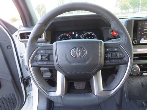 Certified 2025 Toyota Tacoma TRD Off-Road image 36