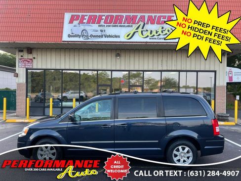 Used 2009 Chrysler Town & Country Touring image 5