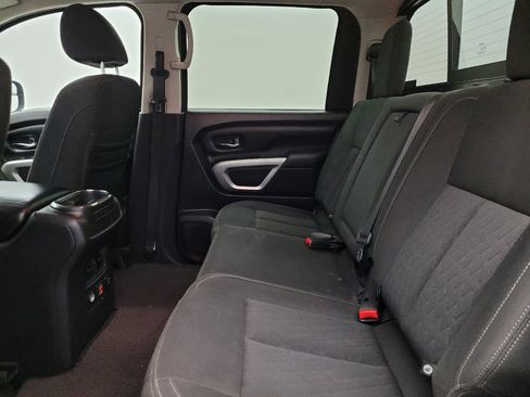 Used 2019 Nissan Titan SV w/ SV Convenience Package image 18