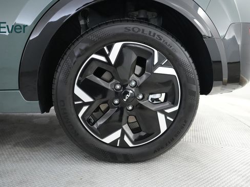 Used 2025 Kia Niro Wind w/ Wind Preserve Package FWD image 9