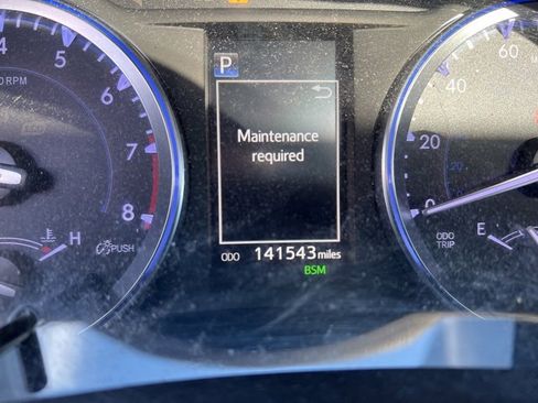 Used 2019 Toyota Highlander XLE w/ Carpet Mat Package (TMS) image 10