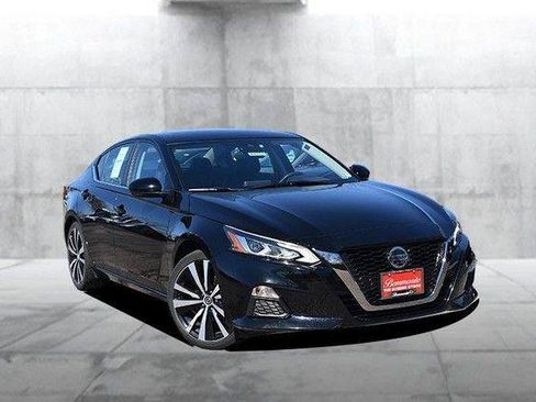 Used 2020 Nissan Altima 2.5 SR w/ Premium Package image 2