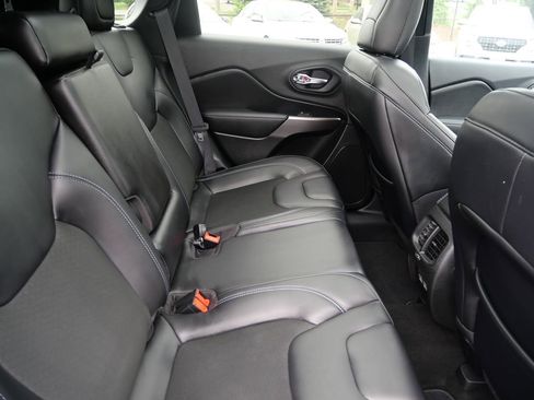 Used 2021 Jeep Cherokee Latitude Plus w/ Sun & Sound Group AWD/4WD image 29