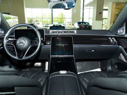 Certified 2022 Mercedes-Benz Maybach S 580 4MATIC image 38