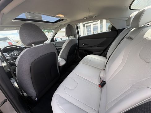 Used 2021 Hyundai Elantra Limited FWD image 34