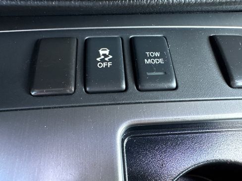 Used 2012 Nissan Armada SV AWD/4WD image 25