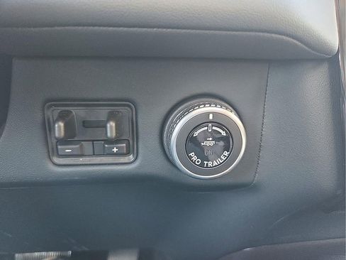 New 2025 Lincoln Navigator Reserve AWD/4WD image 17