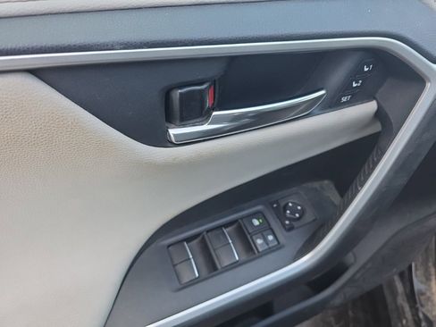 Used 2020 Toyota RAV4 Limited image 16