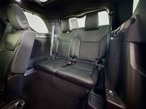 Used 2023 Land Rover Discovery Metropolitan Edition AWD/4WD image 21