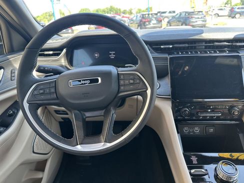 Used 2025 Jeep Grand Cherokee Limited 4xe AWD/4WD image 35