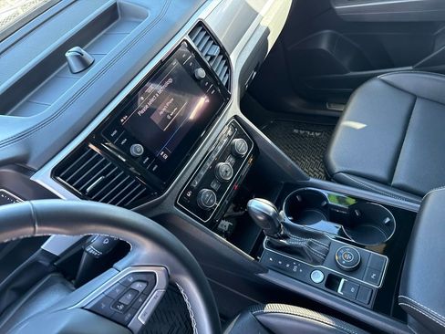 Used 2022 Volkswagen Atlas Cross Sport SEL image 14