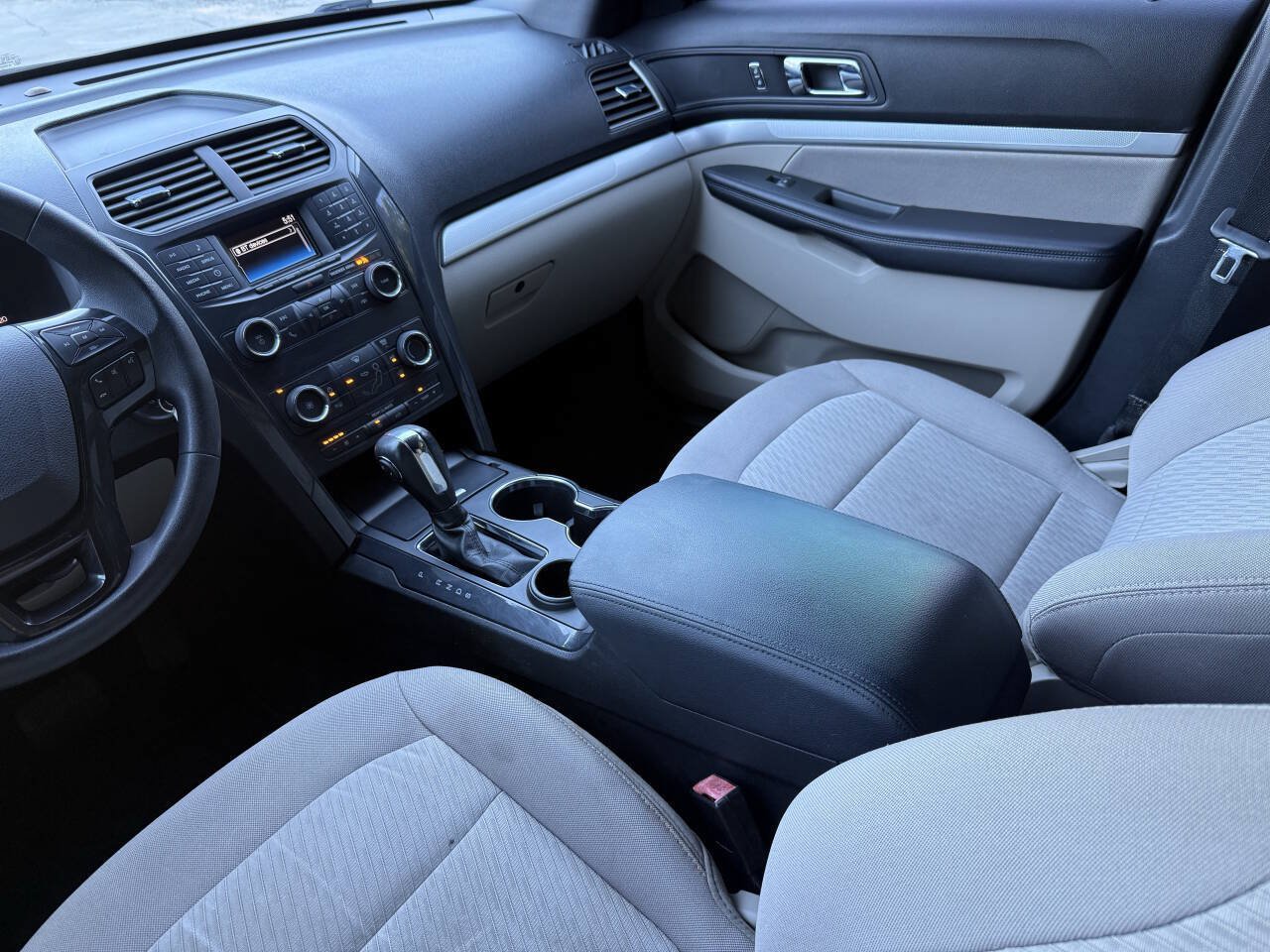 Used 2018 Ford Explorer FWD image 25