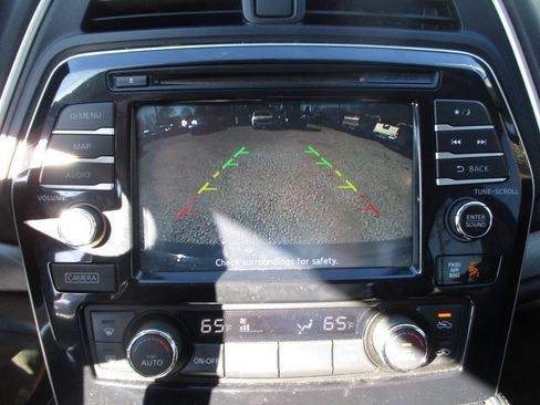Used 2017 Nissan Maxima 3.5 SV FWD image 10