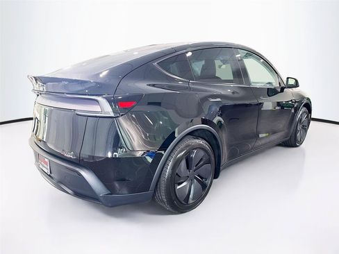 Used 2026 Tesla Model Y 2WD image 38