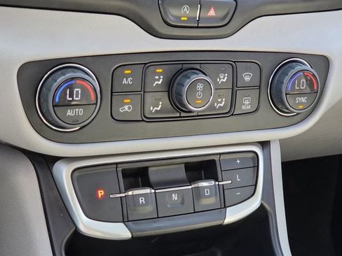 Used 2023 GMC Terrain SLT w/ Tech Package image 25