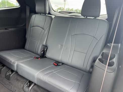 Used 2022 Buick Enclave Premium AWD/4WD image 11