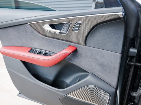 Used 2023 Audi SQ8 Prestige image 23