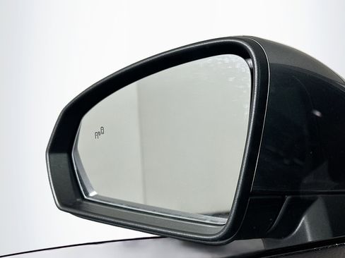 Used 2024 Volkswagen Taos SE image 16