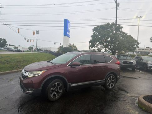 Used 2017 Honda CR-V Touring image 2