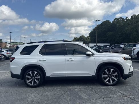 Used 2025 Honda Pilot Touring image 8