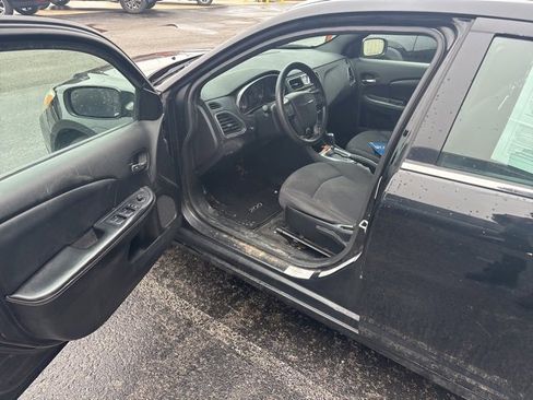 Used 2013 Chrysler 200 LX image 7