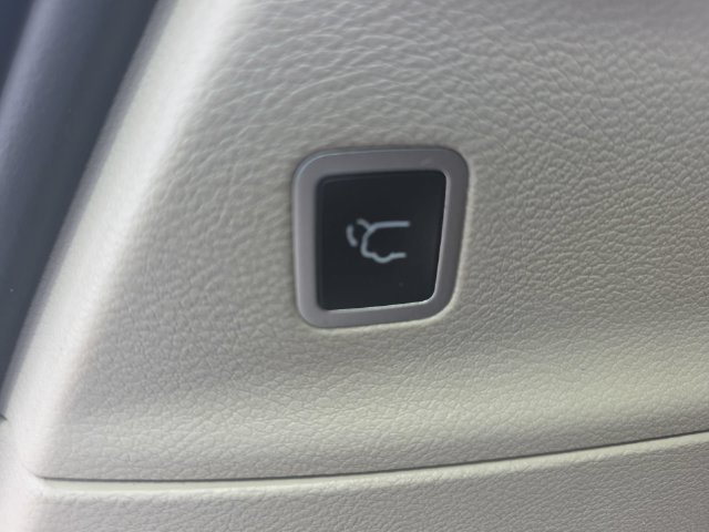 Used 2022 Chrysler Pacifica Touring-L FWD image 15