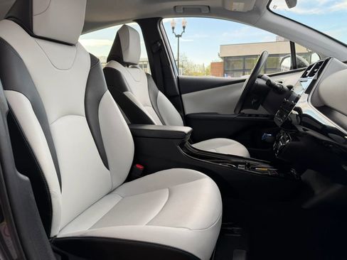 Used 2019 Toyota Prius XLE w/ Advanced Technology Package image 16