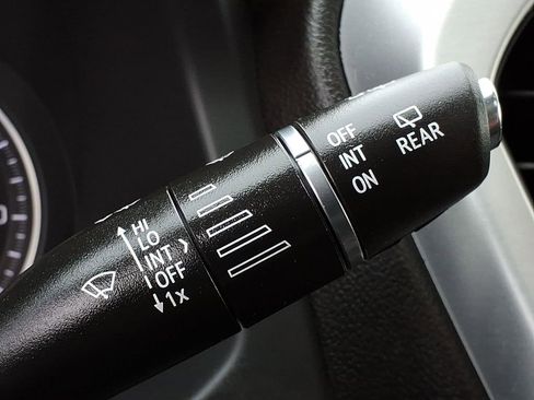 Used 2023 GMC Acadia SLE w/ Driver Convenience Package image 24