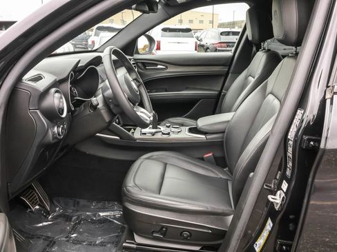 Used 2023 Alfa Romeo Stelvio Ti image 6