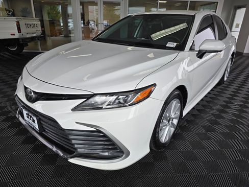 Used 2022 Toyota Camry LE FWD image 7