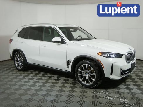 Used 2024 BMW X5 xDrive40i w/ Premium Essential Package image 1