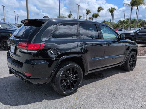 Used 2022 Jeep Grand Cherokee Laredo X AWD/4WD image 5