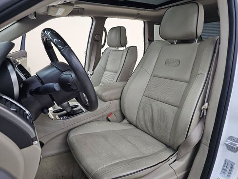 Used 2018 Jeep Grand Cherokee Overland RWD image 18
