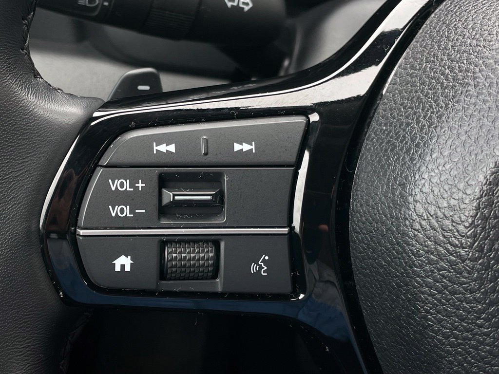 Certified 2025 Honda Pilot Touring image 15